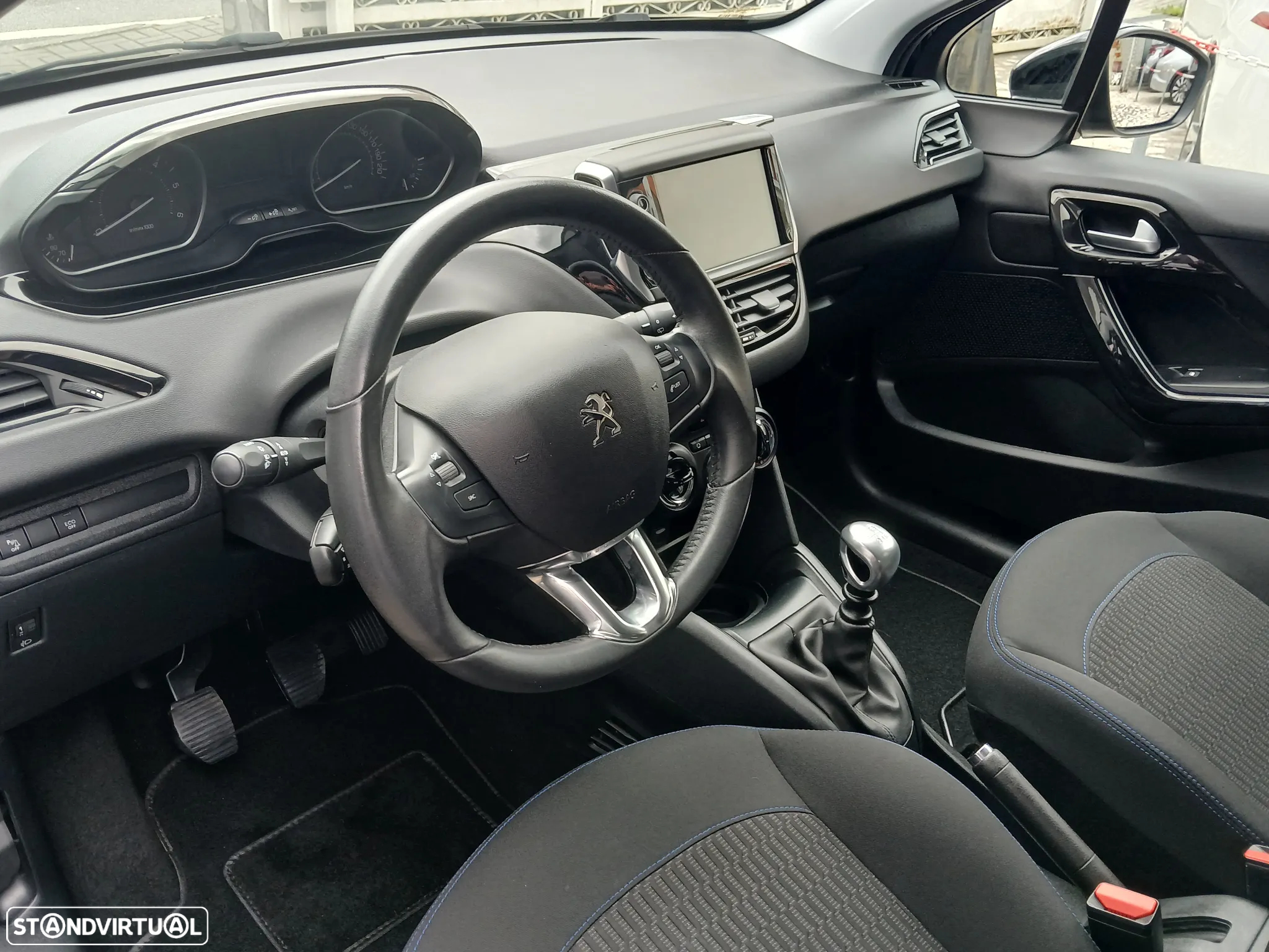 Peugeot 208 1.5 BlueHDi Signature - 23
