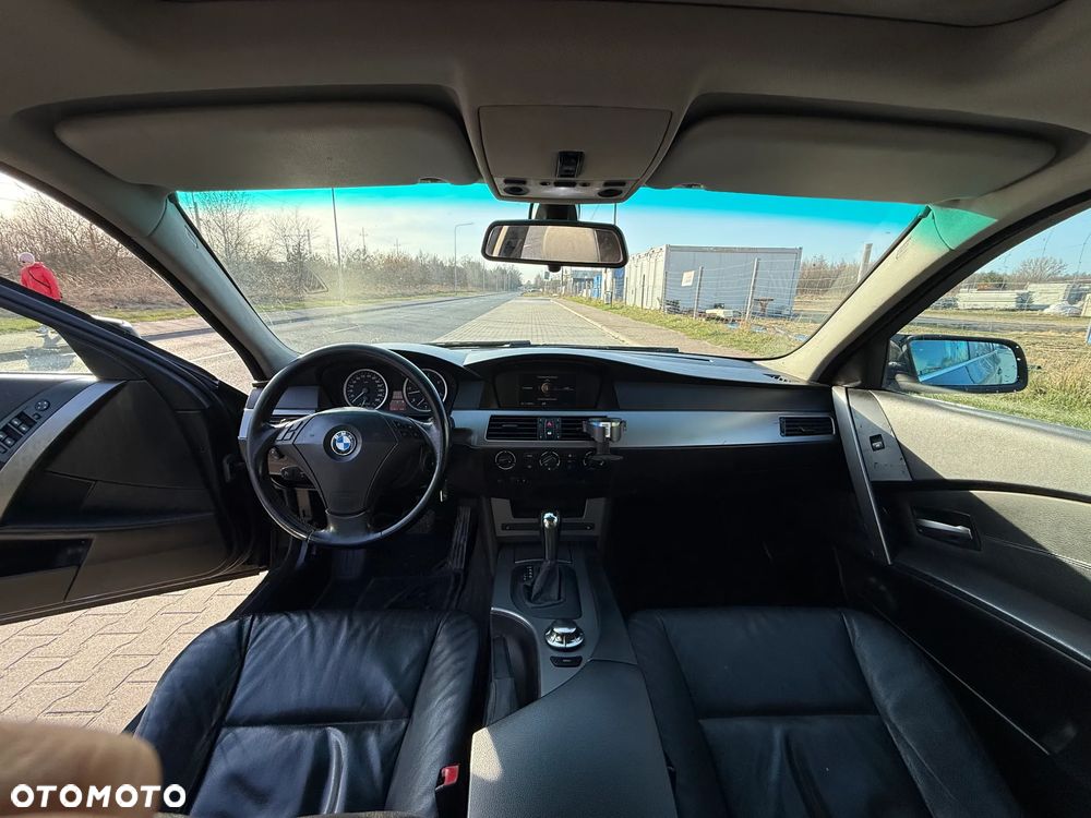 BMW Seria 5 525d - 14