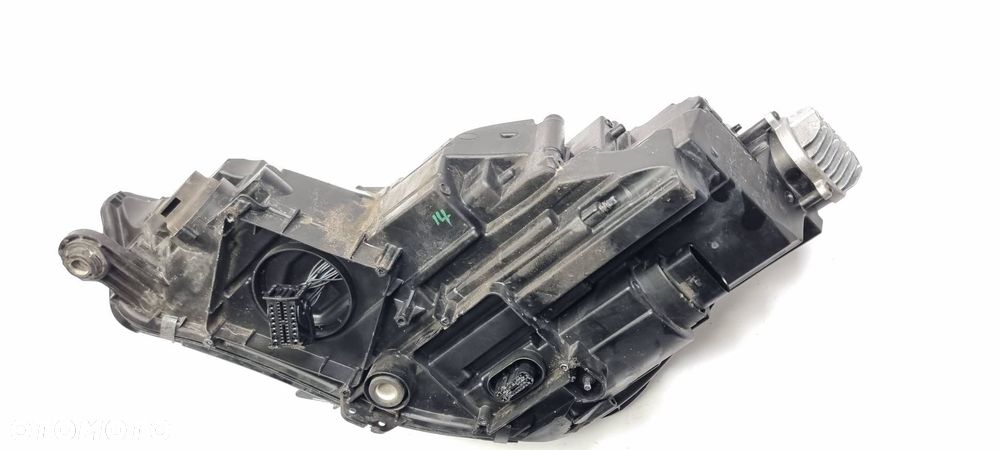LAMPA PRAWA PRZÓD AUDI A4 B9 - 6