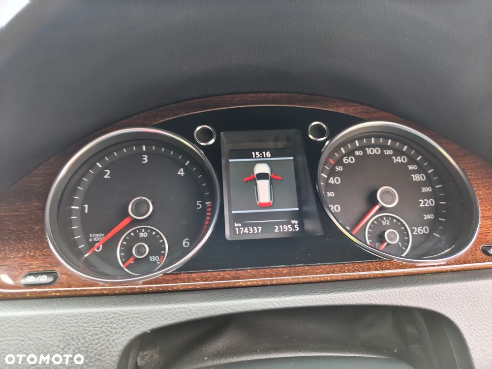 Volkswagen Passat 2.0 TDI DPF BlueMotion Technology Comfortline - 11