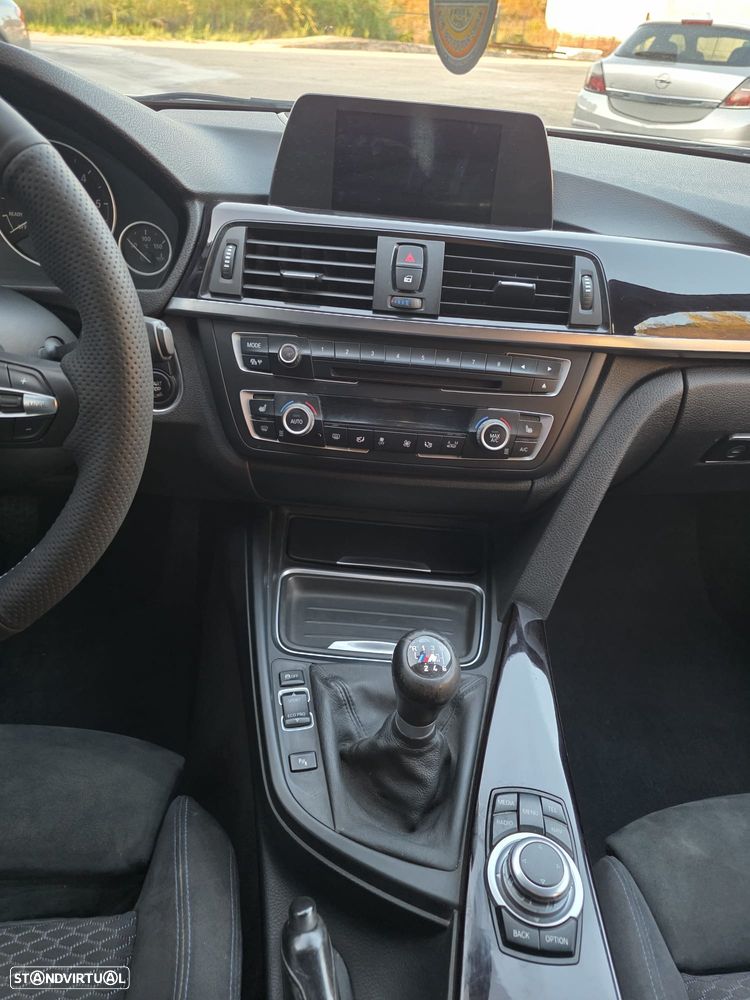 BMW 318 d Pack M - 13