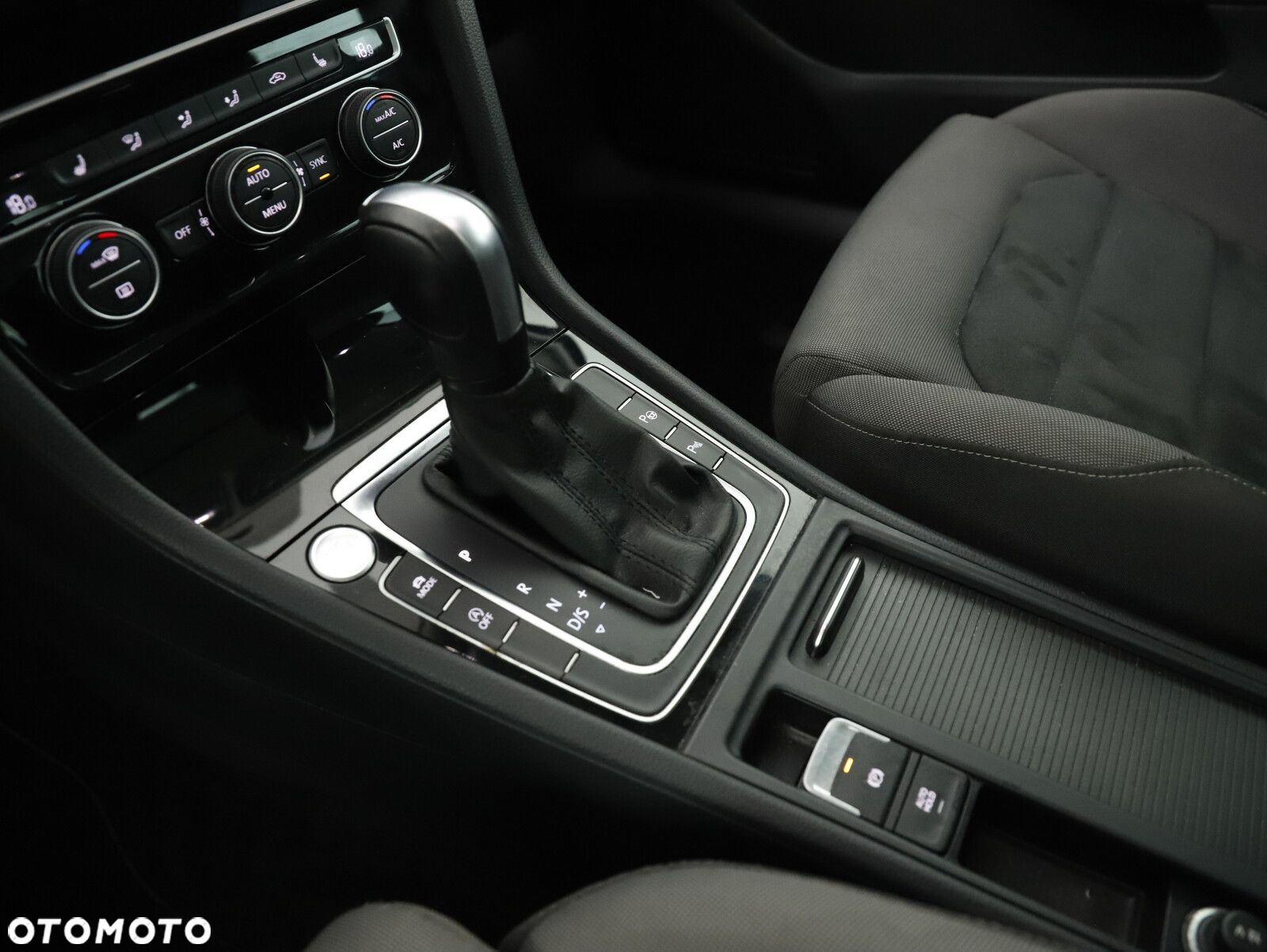 Volkswagen Golf VII 2.0 TDI BMT Highline DSG - 15