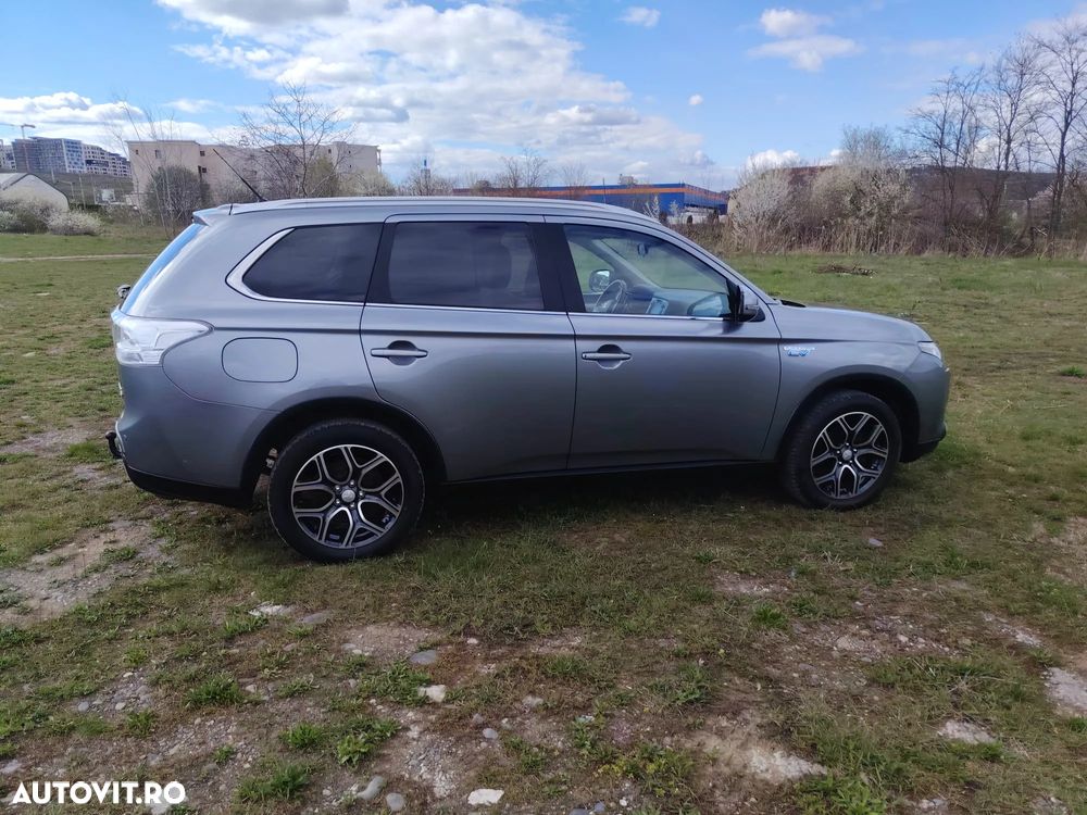Mitsubishi Outlander 2.0 4WD Plus - 2