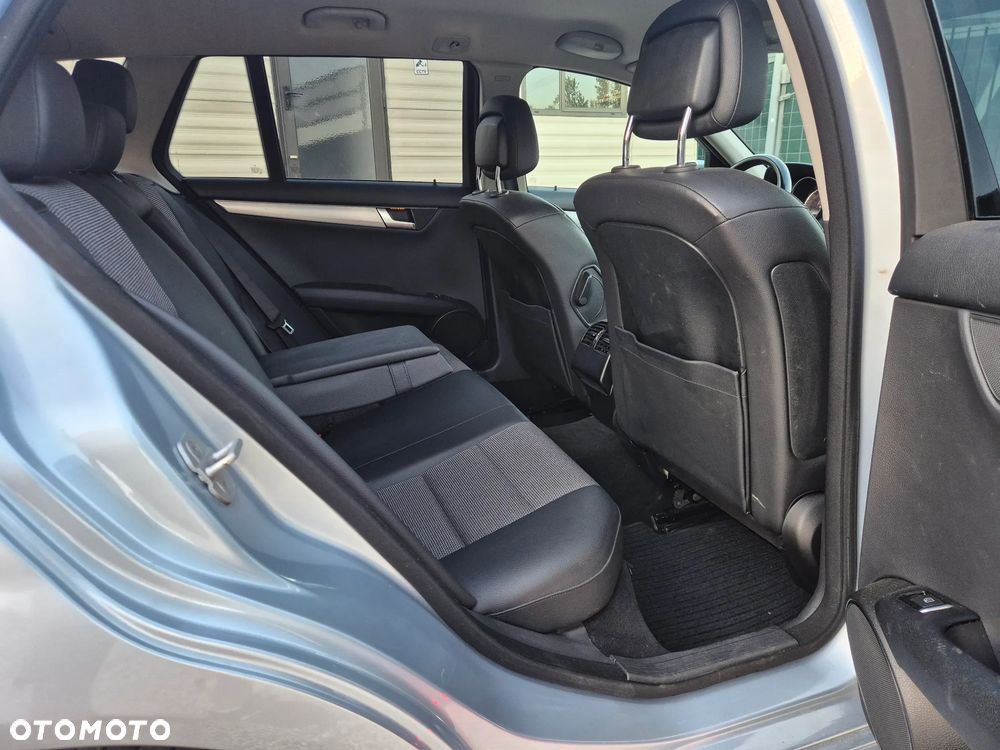 Mercedes-Benz Klasa C 220 CDI DPF (BlueEFFICIENCY) Avantgarde - 23