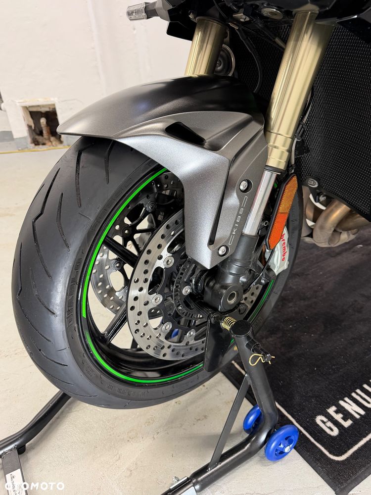 Kawasaki H2 - 19