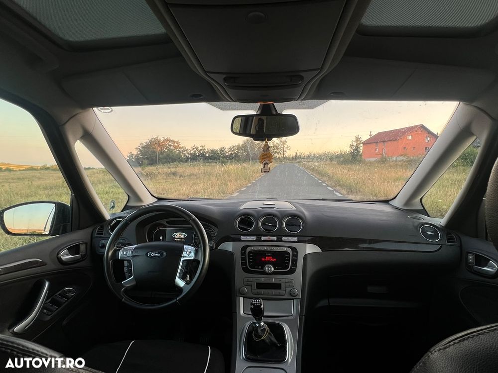 Ford Galaxy 2.0 TDCi Ghia - 11