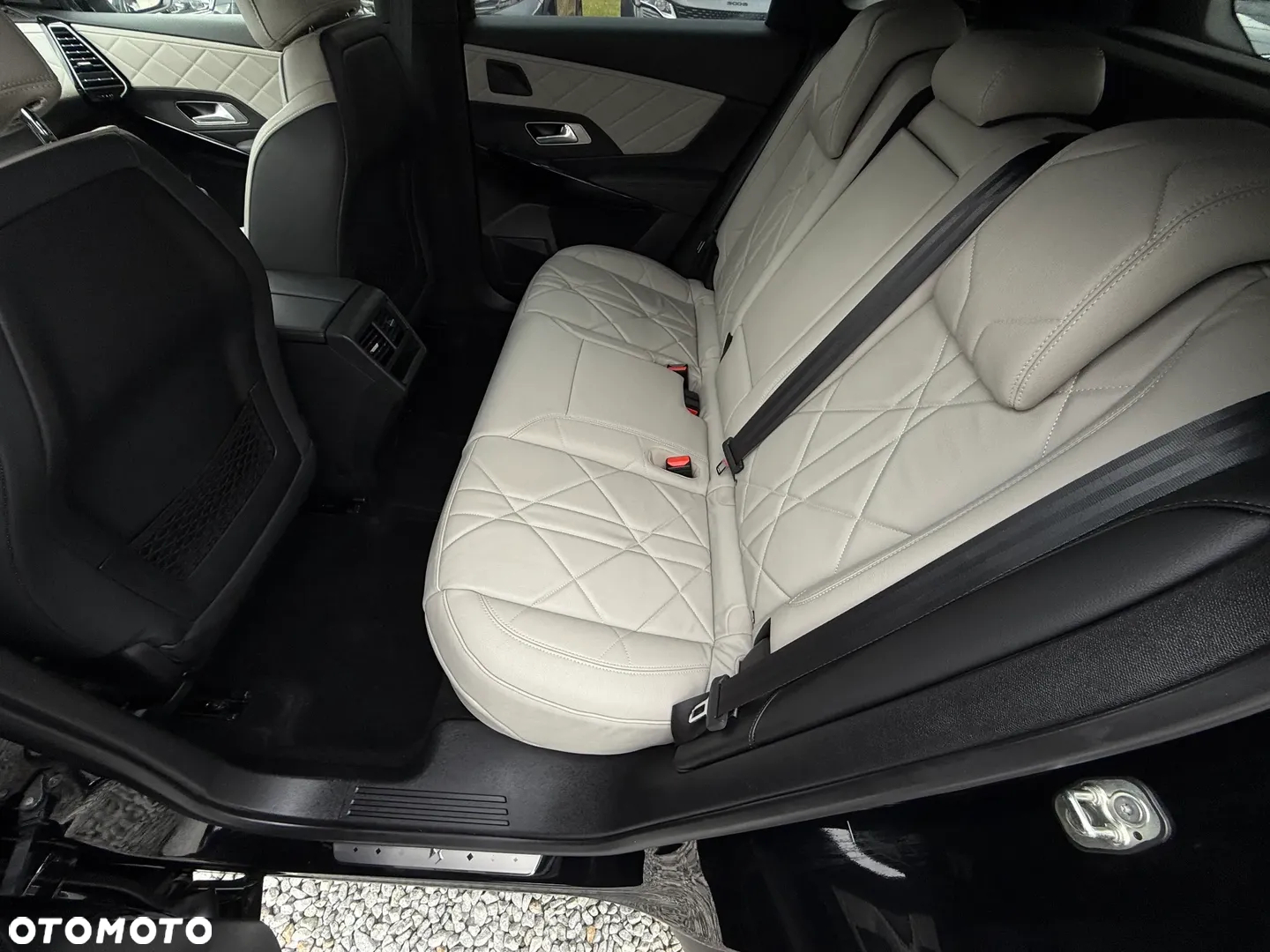 DS Automobiles DS 7 Crossback 1.6 E-Tense 4x4 Grand Chic - 28