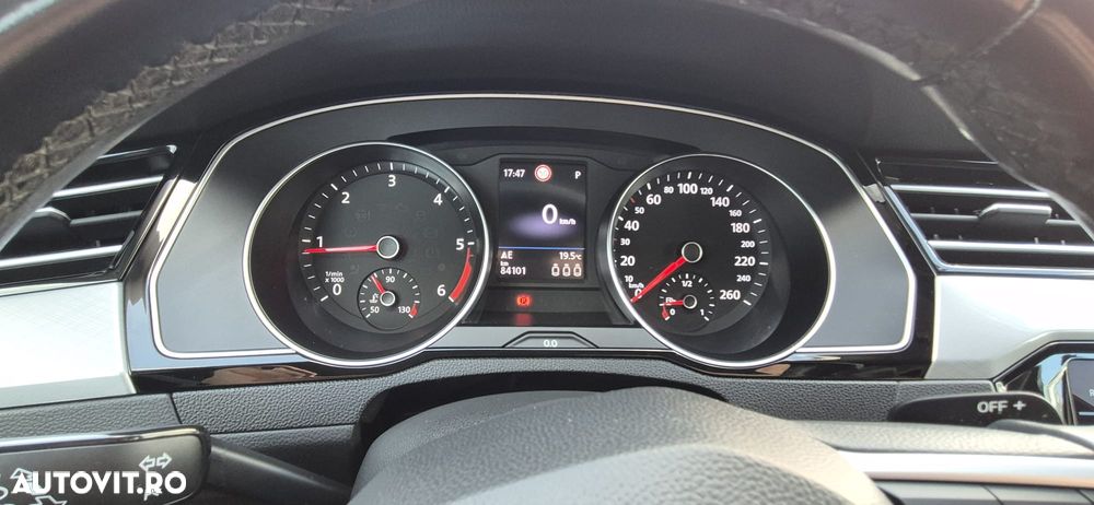 Volkswagen Passat 2.0 TDI DSG Comfortline - 11