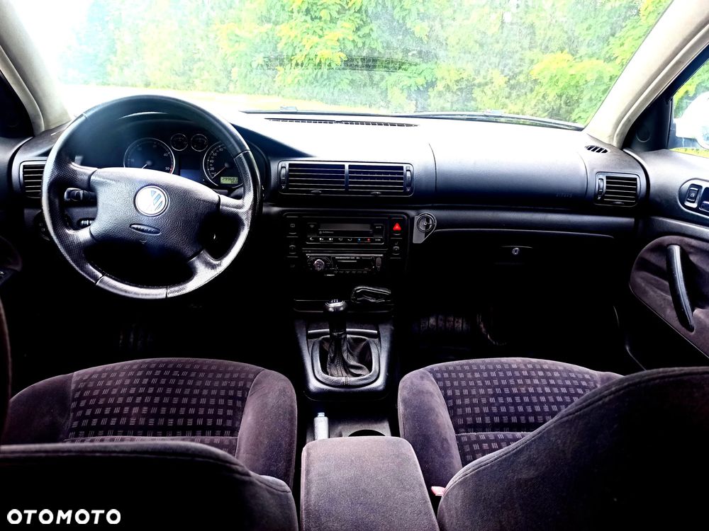 Volkswagen Passat 1.9 TDI Highline - 7