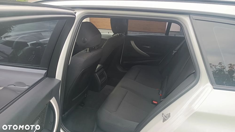 BMW Seria 3 320d Efficient Dynamics - 14