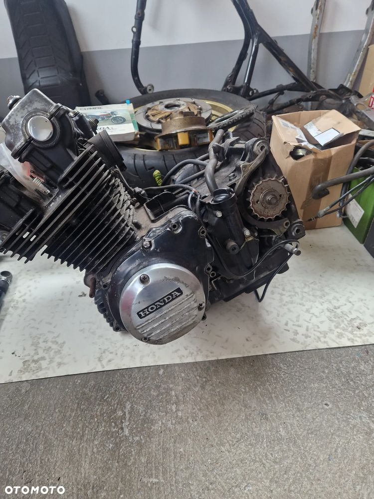 Honda CB - 2