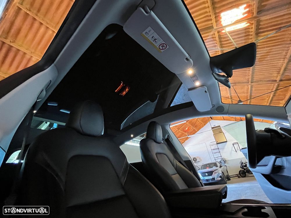 Tesla Model Y Long Range Dual Motor AWD - 27