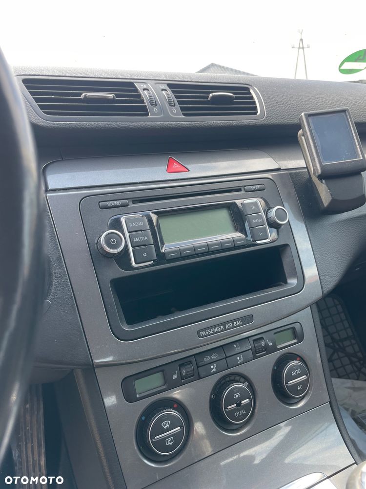 Volkswagen Passat 1.9 TDI DPF Trendline - 8