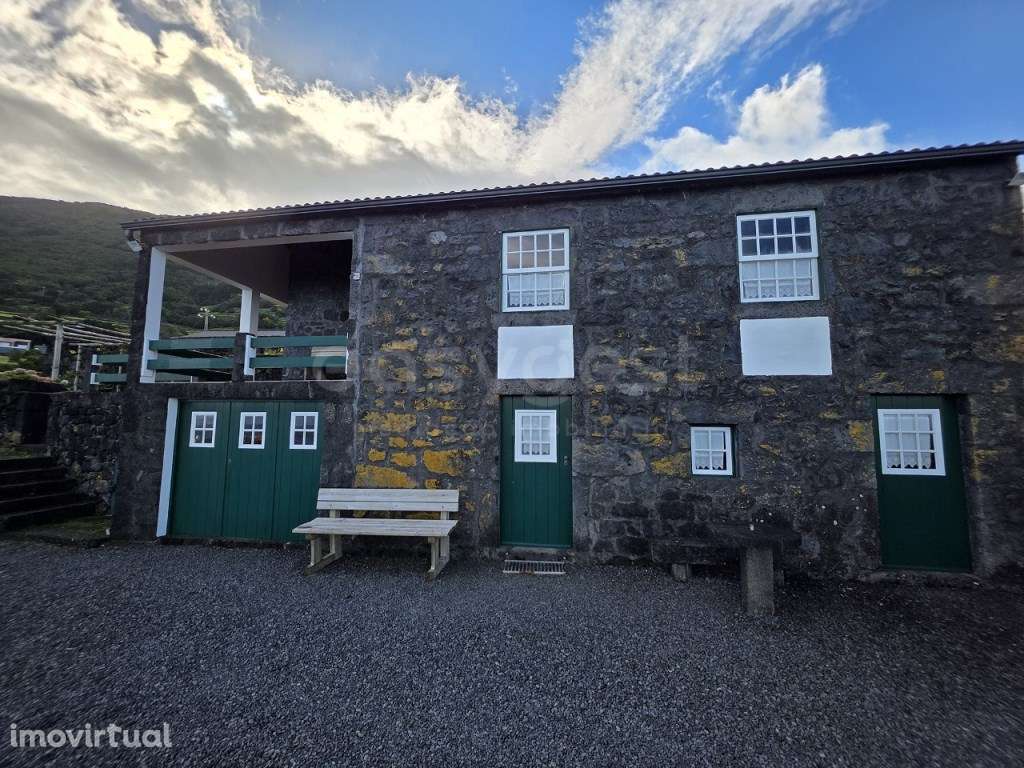 Duas Moradias T2 com Vista Mar e Potencial Turístico - Santo Amaro,... - Grande imagem: 4/40