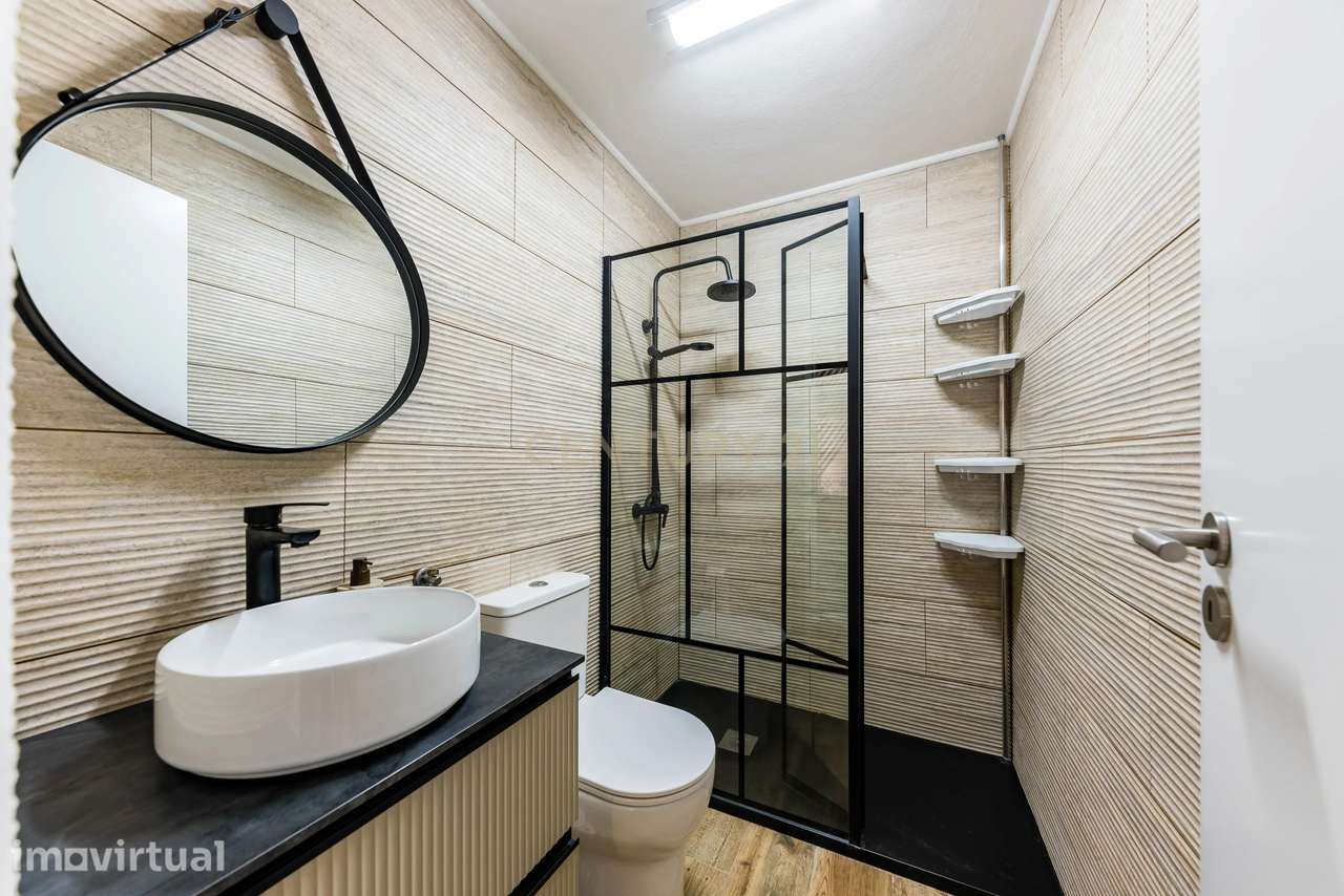 Apartamento Renovado T2 em Amora, Seixal - Oportunidade Única! - Grande imagem: 2/18