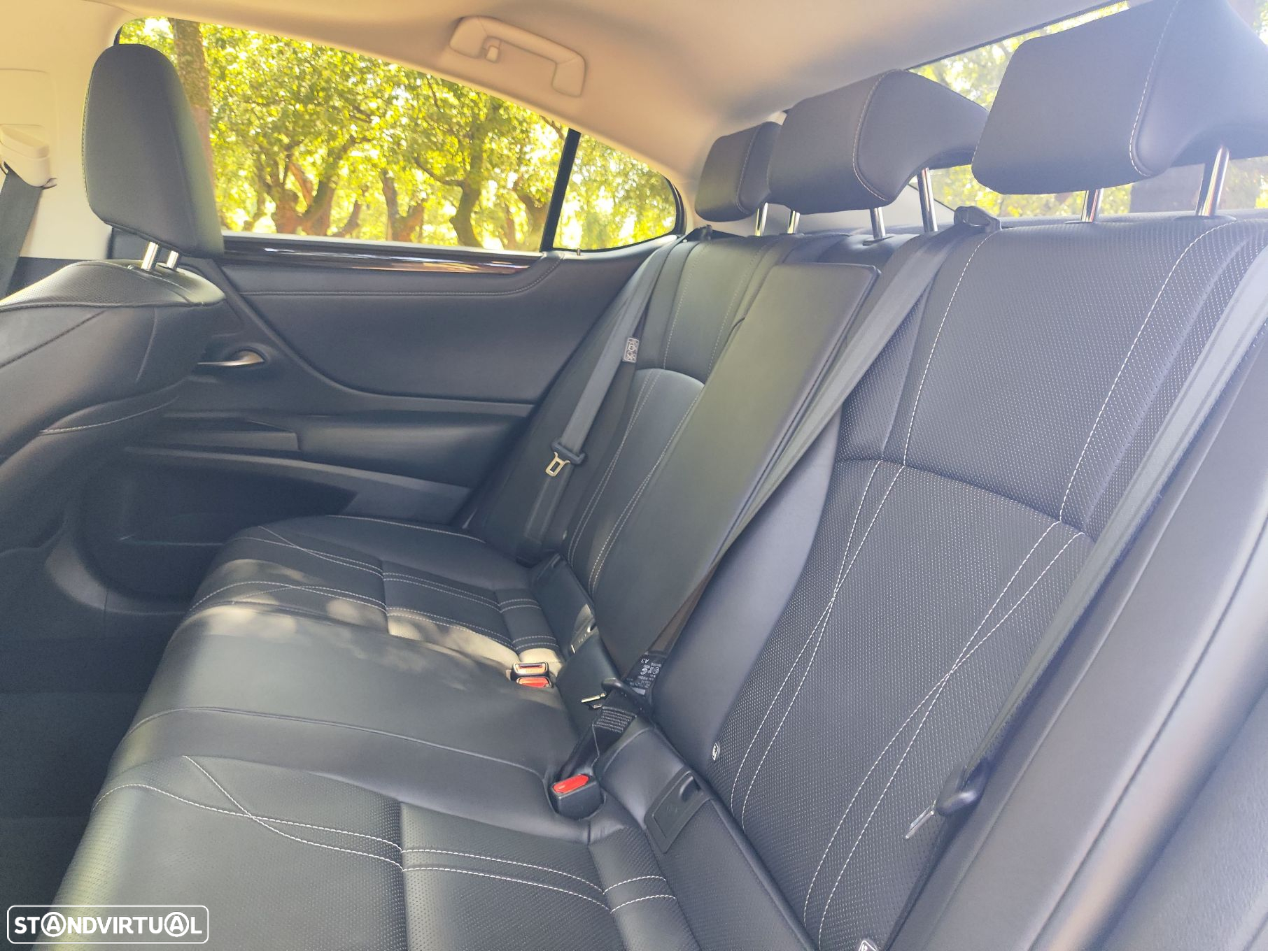 Lexus ES 300h Executive+ - 28