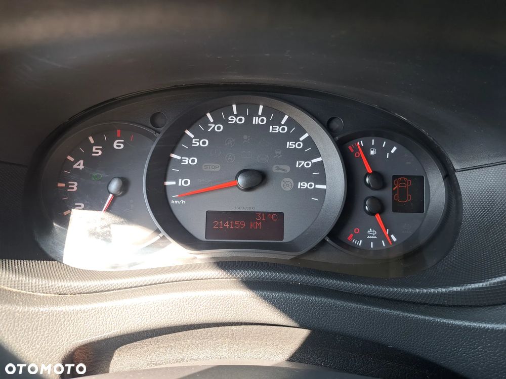 Nissan NV400 - 11