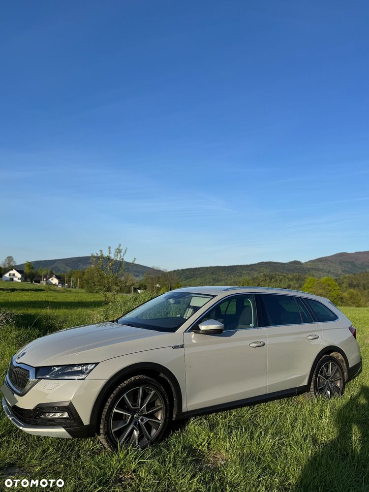 Skoda Octavia Combi 2.0 TDI DSG 4x4 Scout - 2