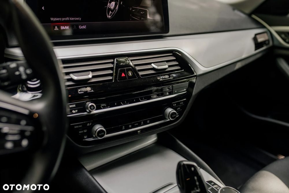 BMW Seria 5 530i mHEV Luxury Line - 12