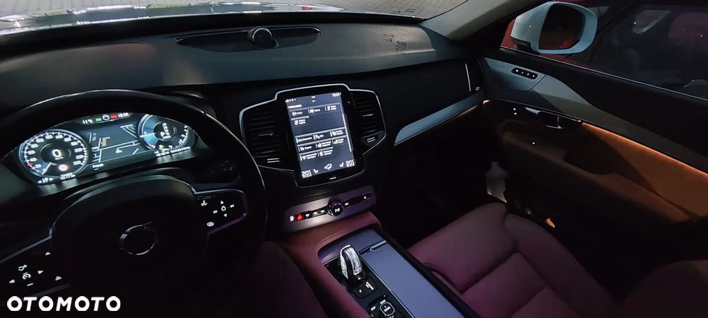 Volvo XC 90 T8 AWD Plug-In Hybrid Momentum 7os - 33