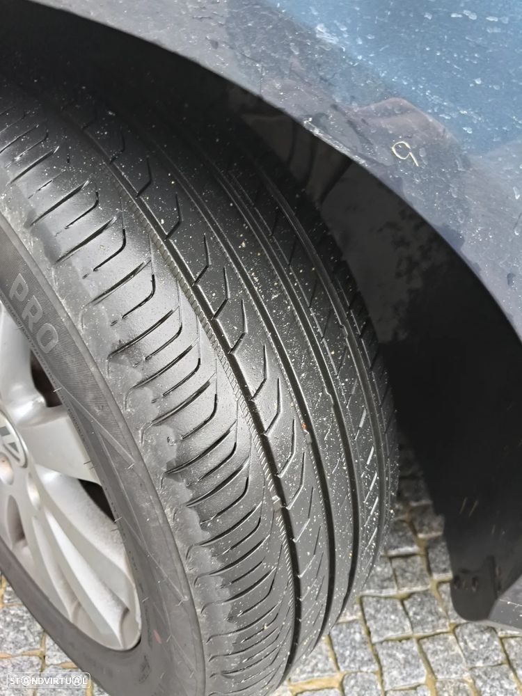 VW Passat 1.9 TDi Confortline - 11