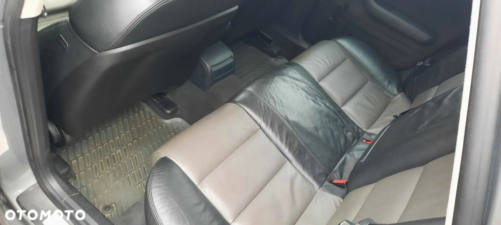 Audi A4 Avant 2.0 TDI Quattro - 25