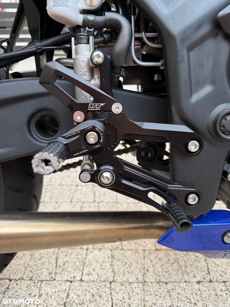Yamaha R3 - 8