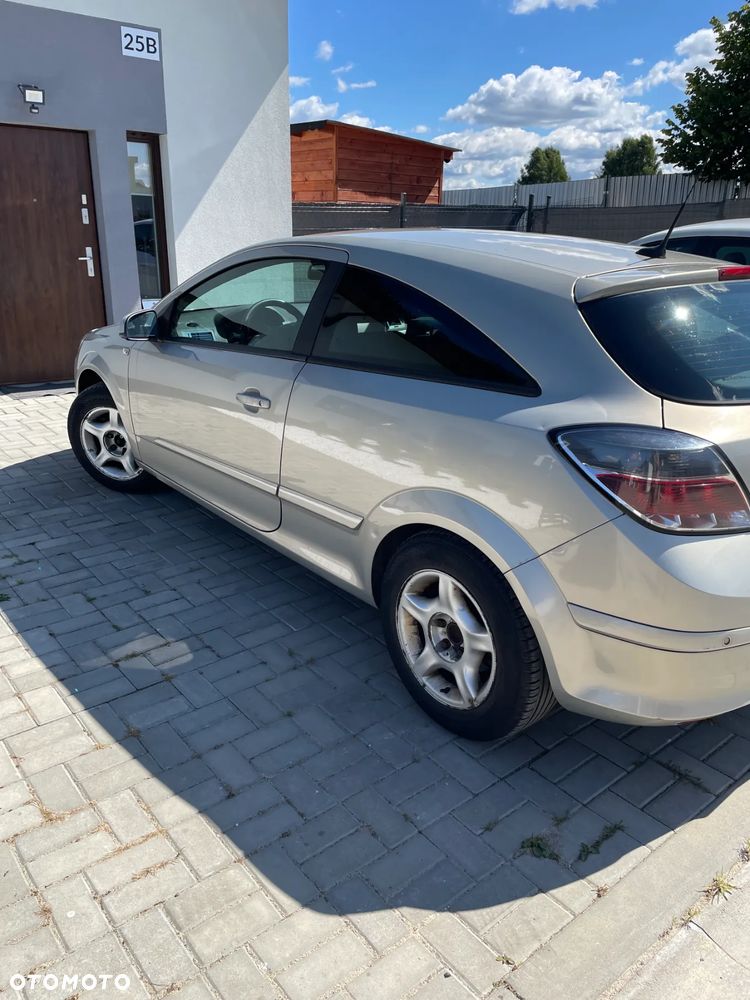 Opel Astra III GTC 1.8 Cosmo - 5
