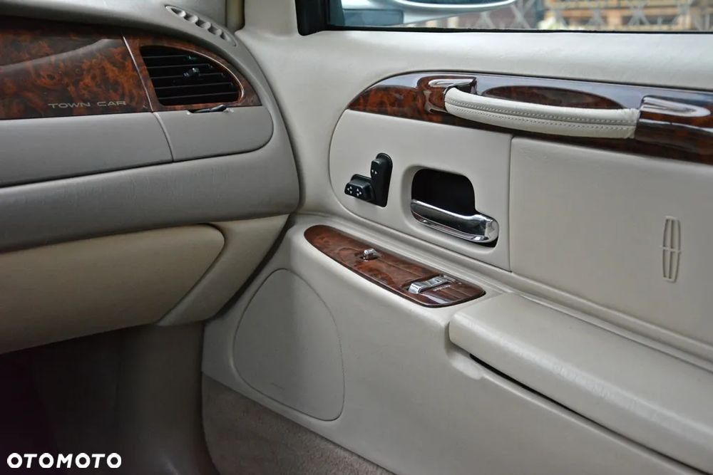 Lincoln Town Car 4.6 Executive - 27