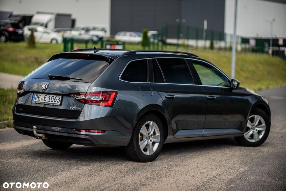 Skoda Superb 2.0 TDI DSG Ambition - 5