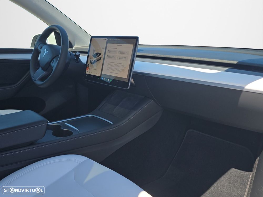Tesla Model Y Premium Long Range Dual Motor AWD - 15