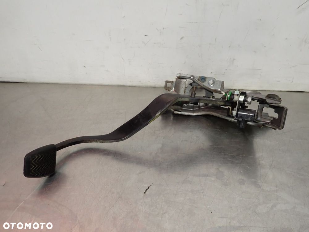 PEDAŁ SPRZĘGŁA TOYOTA COROLLA E15