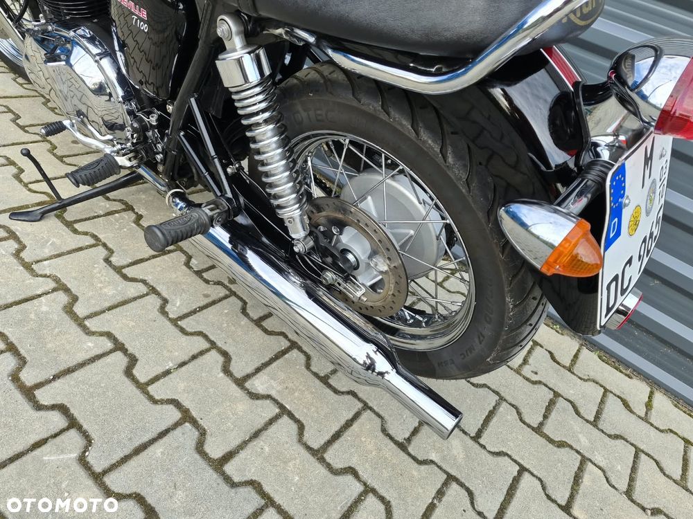 Triumph Bonneville - 13