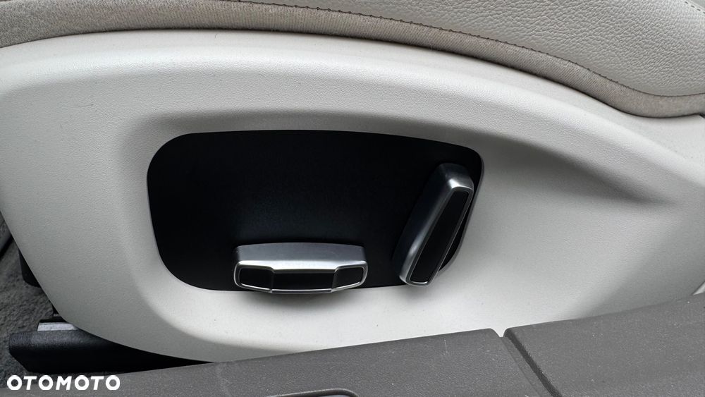 Jaguar XF 25d AWD R-Sport - 19