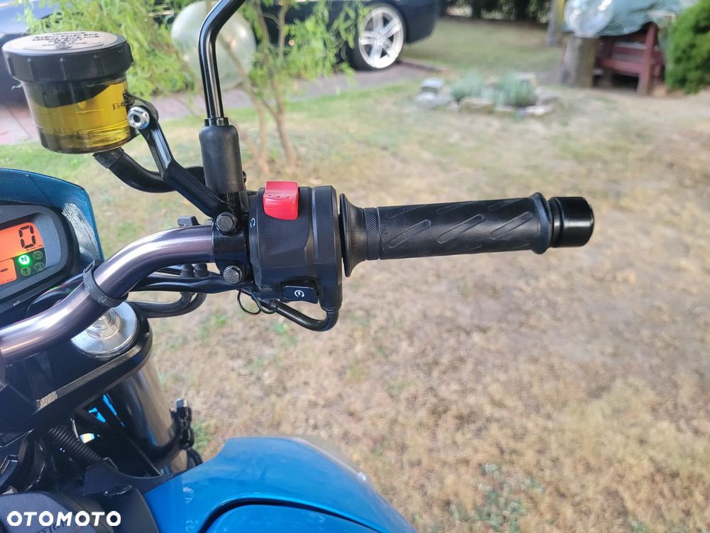 Suzuki GSR - 29