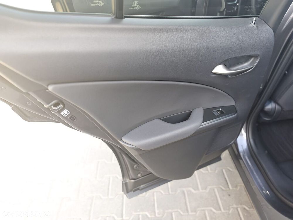 Lexus UX - 36