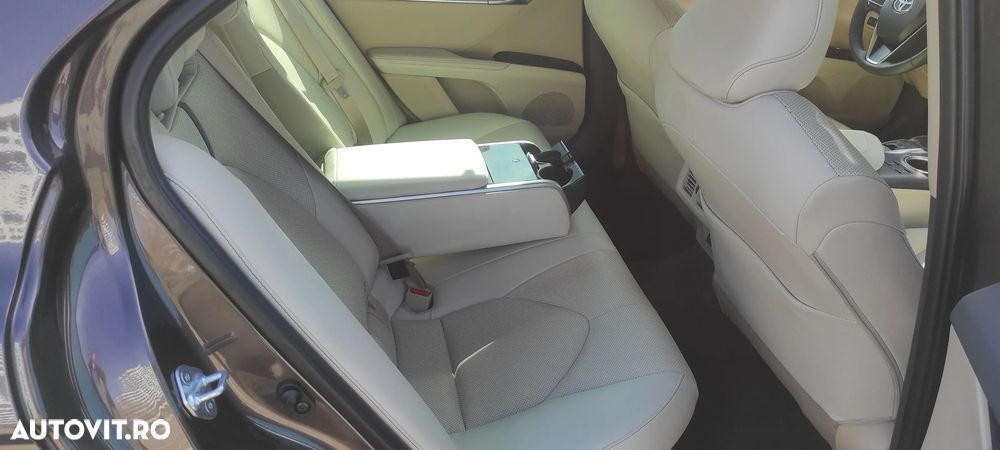 Toyota Camry 2.5 Exclusive - 10