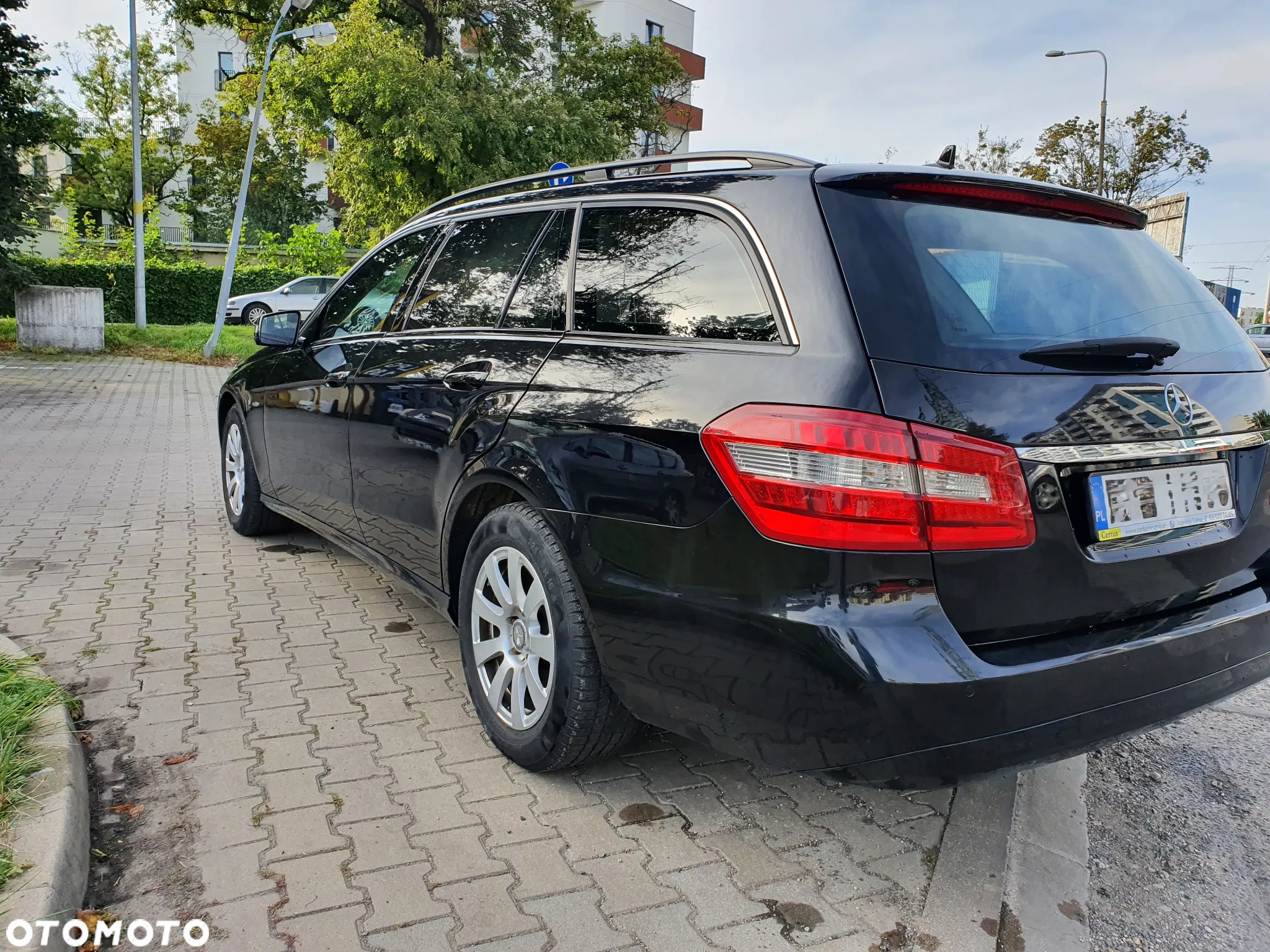 Mercedes-Benz Klasa E 220 T CDI DPF BlueEFFICIENCY Automatik - 3