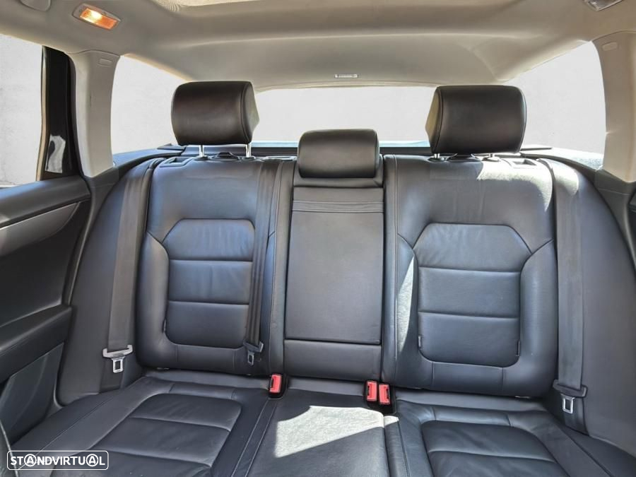 VW Passat Variant 1.6 TDI Confortline Navig - 13