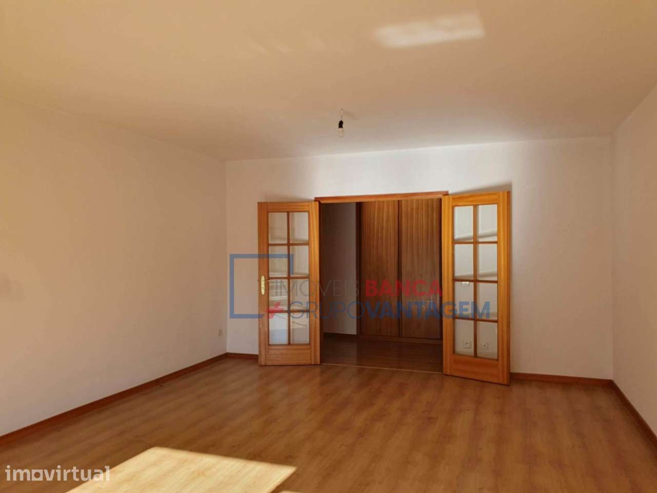 Apartamento T2 C/ Terraço e Garagem Box - ARRENDADO - Grande imagem: 4/15