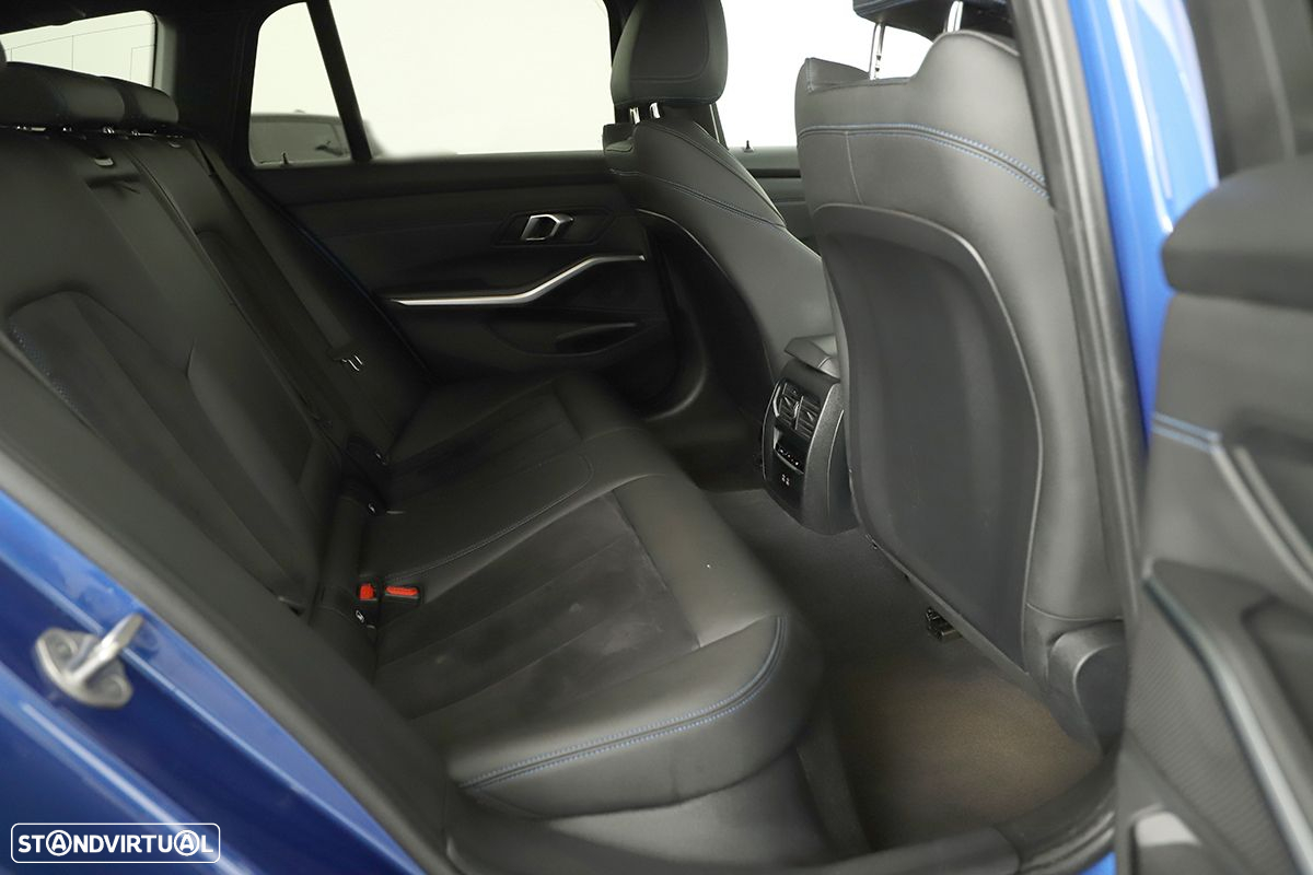 BMW 320 d Touring Auto - 23