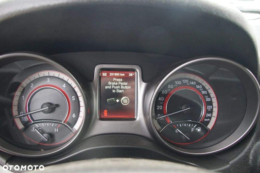 Auto na części - Fiat Freemont 2.0 MultiJet 170 KM 939B5000 62TE PRM 2015R Silnik Skrzynia Drzwi Maska Błotnik Zderzak Klapa Lampa Lusterko Klamka Szyba Deska Kokpit Sterownik Moduł Czujnik Licznik Wyświetlacz Panel Kierownica - 12