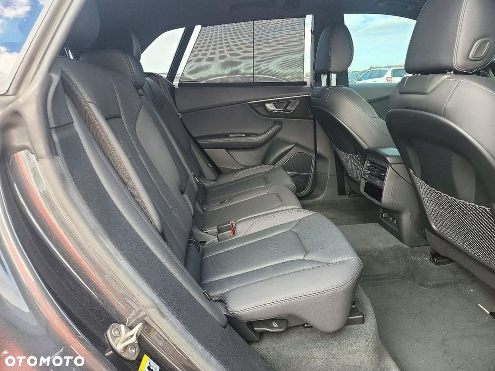 Audi Q8 55 TFSI quattro tiptronic - 9