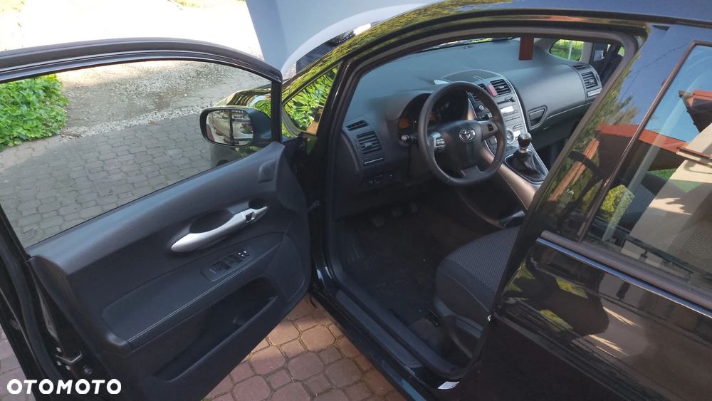 Toyota Auris 1.6 Premium + - 11
