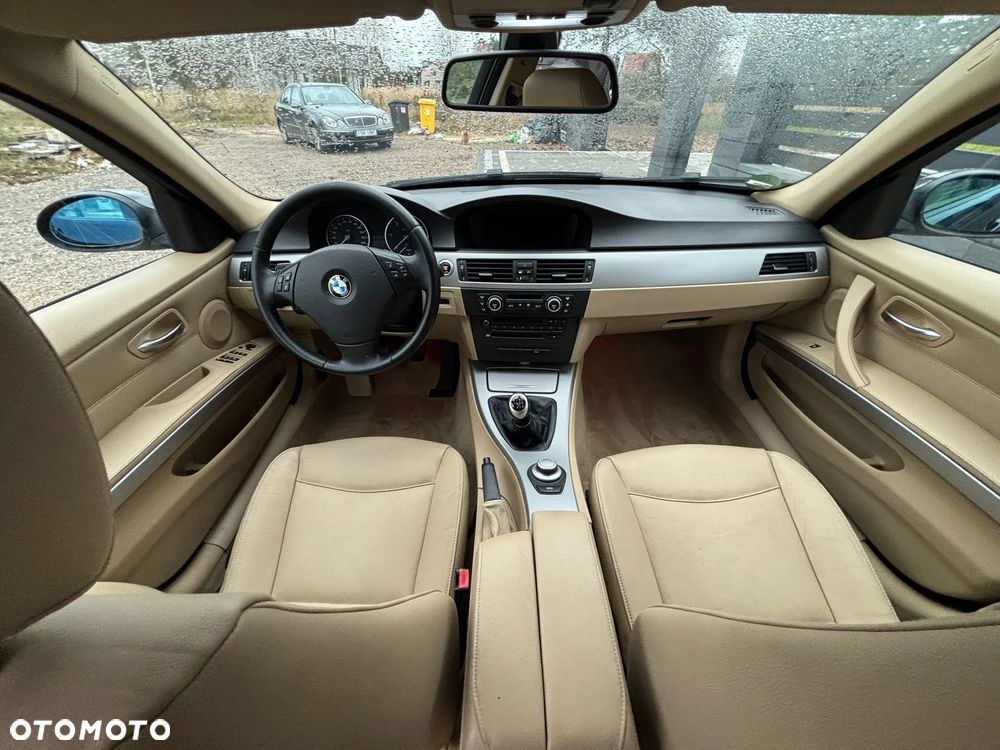 BMW Seria 3 320d - 10