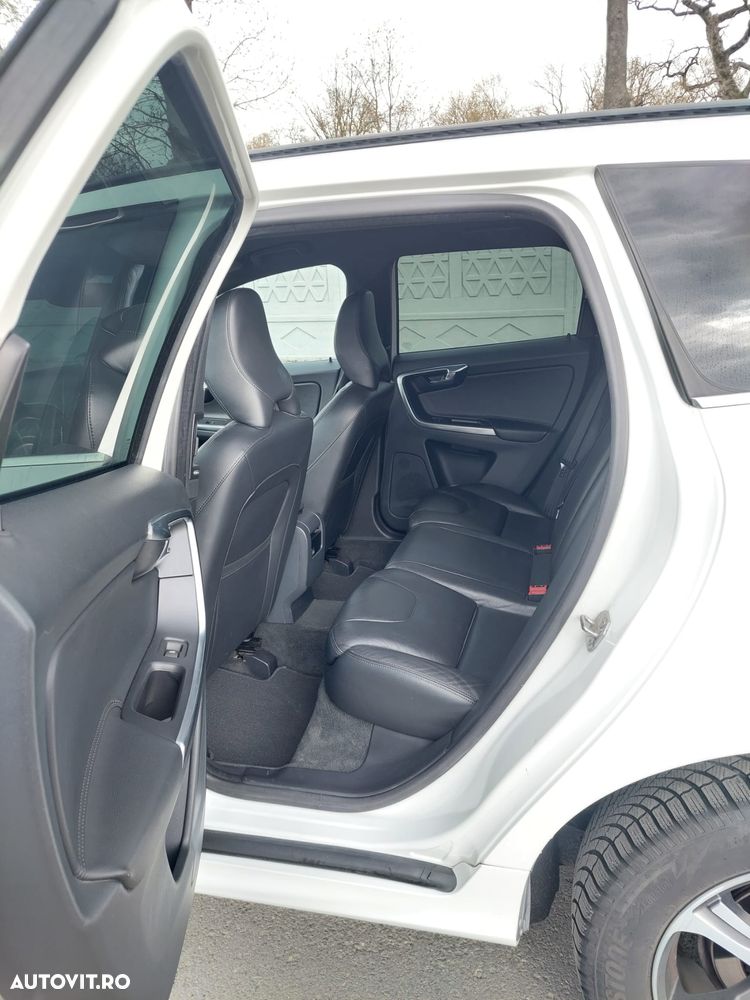 Volvo XC 60 D5AWD Momentum - 9