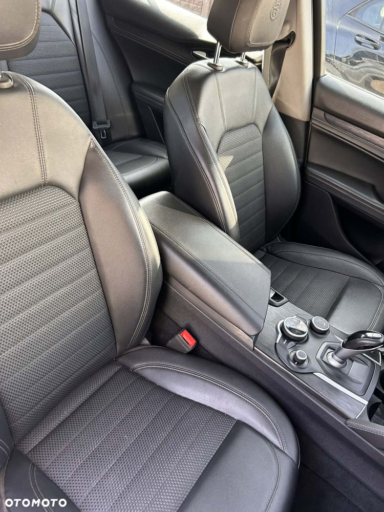 Alfa Romeo Stelvio 2.2 JTDM - 32