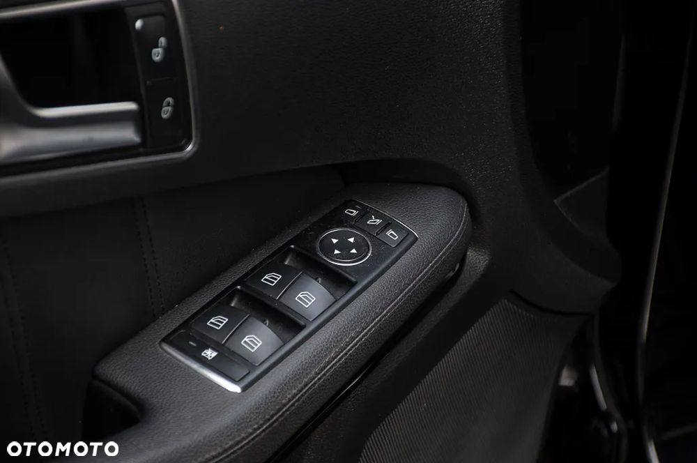Mercedes-Benz Klasa E 220 BlueTEC 4Matic 7G-TRONIC Avantgarde - 33