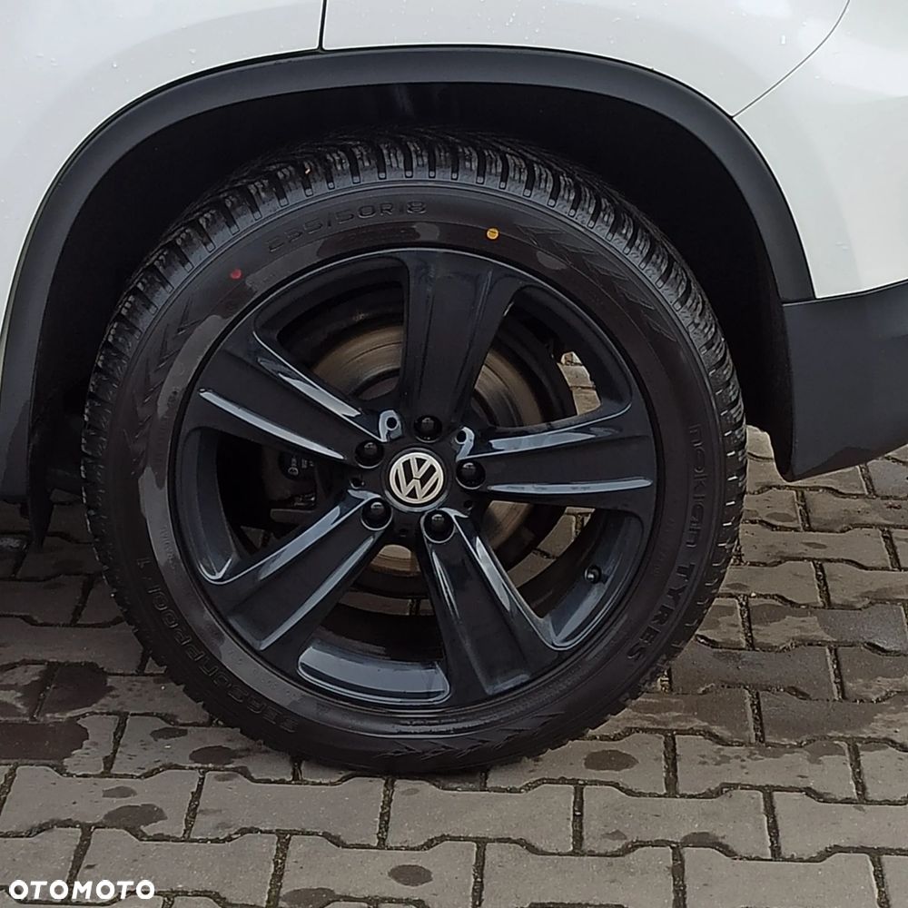 Volkswagen Tiguan - 1