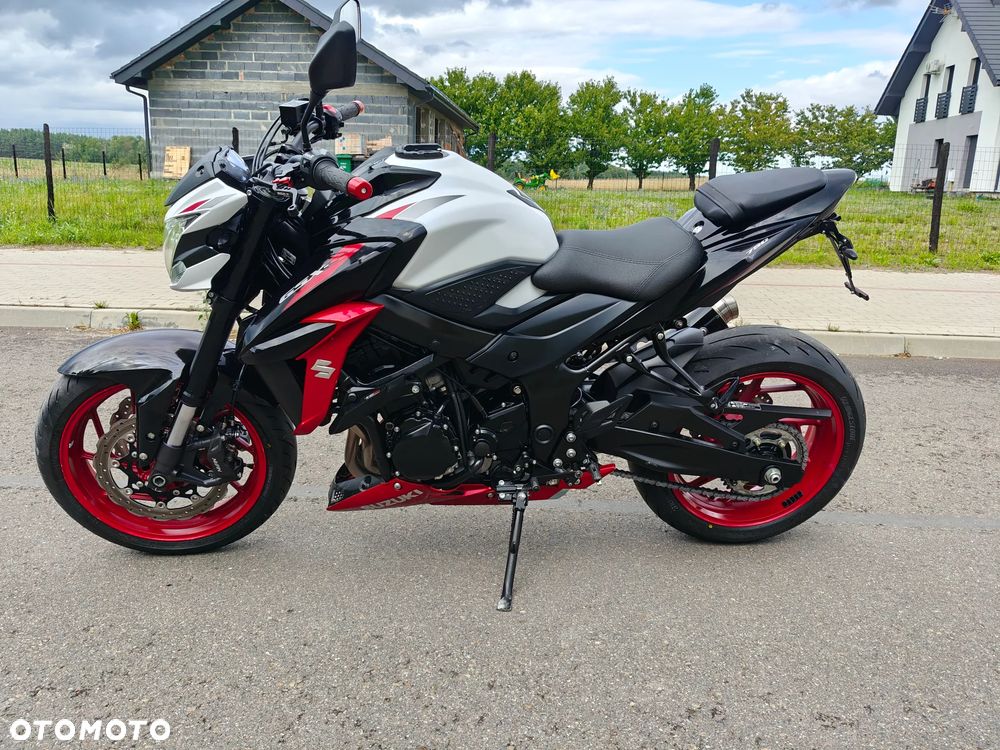 Suzuki GSX - 7